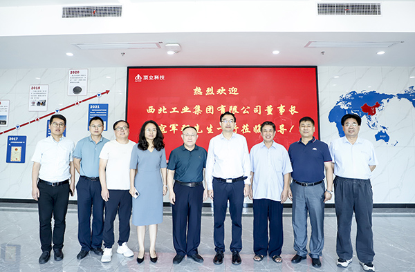 西北工業(yè)集團(tuán)黨委書記、董事長寇軍強(qiáng)一行考察頂立科技 (3).JPG